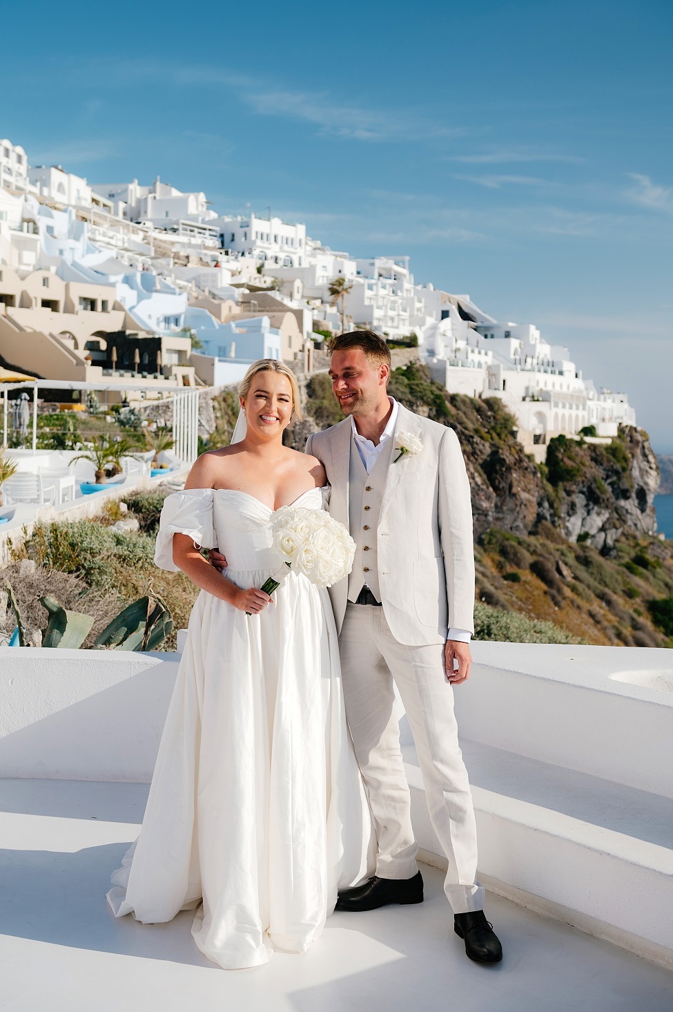bouquets-elopement-wedding-in-santorini-greece